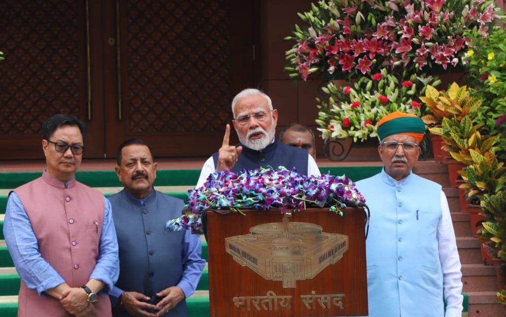 PM Modi Monsoon Session: Operation Sindoor is completely successful, the Constitution is winning over bombs and guns… PM Modi said on the first day of the monsoon session
