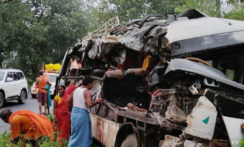 Deoghar Bus Accident: Fierce collision between bus and truck in Deoghar, 5 pilgrims died