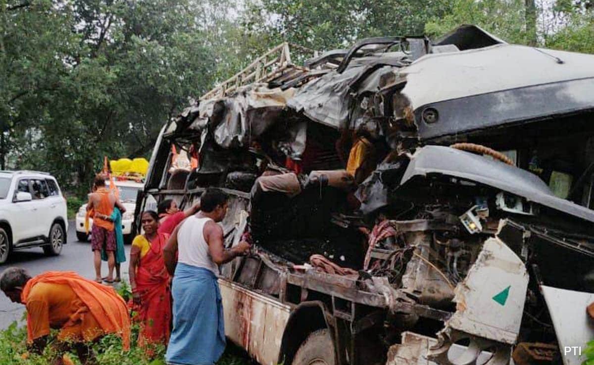 Deoghar Bus Accident: Fierce collision between bus and truck in Deoghar, 5 pilgrims died