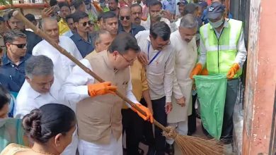 In Haridwar, CM Dhami gave the message of cleanliness by picking up a broom, reviewed the preparations for the Kanwar fair