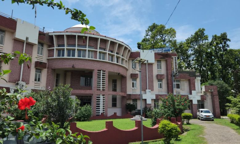 Election Commission in a dilemma due to High Court order to stop candidates having two voter lists