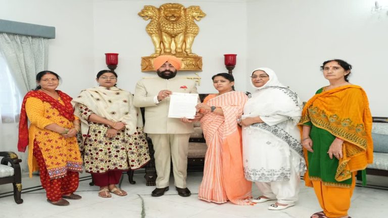 Uttarakhand Crime: Women Congress strict on increasing crimes against women in Uttarakhand, submitted memorandum to the Governor