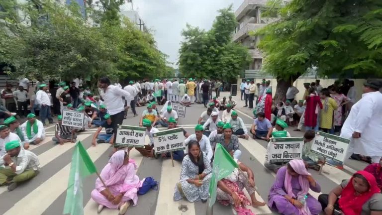 Farmers protest: Farmers' 'Halla Bol' in Greater Noida! People of 47 villages roared at the authority, announced a fight to the finish