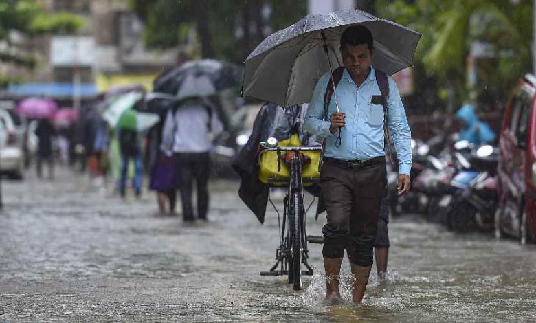 Heavy rains continue in Uttarakhand, Orange alert in seven districts, schools closed