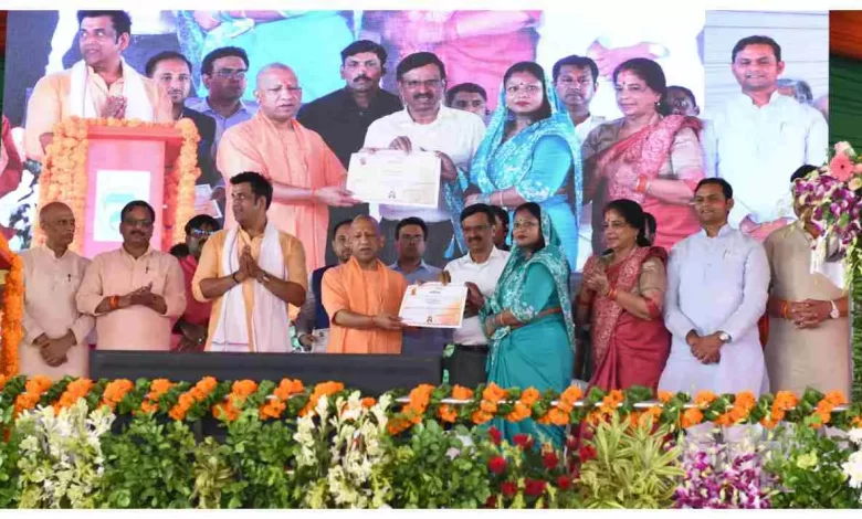 CM Yogi Latest News: CM Yogi's Janta Darshan at Gorakhnath Temple! Immediate action on every complaint, feedback is also mandatory