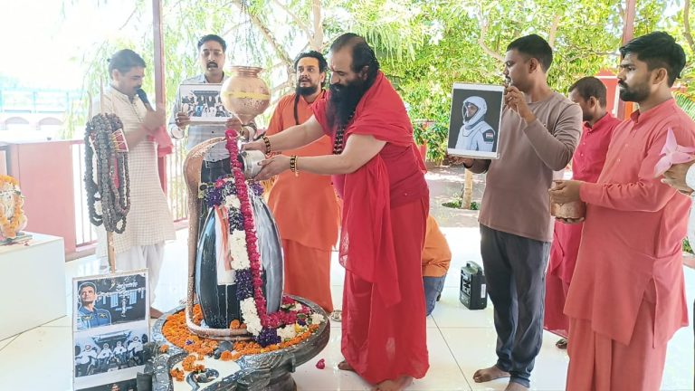 Captain Shubhanshu Shukla's safe return from space today, special puja in Haridwar