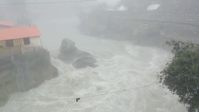 Monsoon havoc in Badrinath, Alaknanda river in spate, devotees' faith did not waver even amidst dense fog