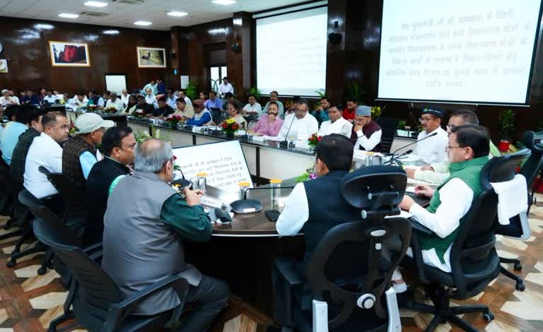 CM Dhami's instructions, strict instructions given in the review meeting of the schemes of Tehri Lok Sabha constituency
