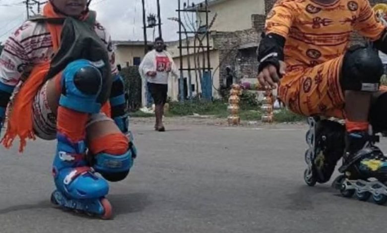 Two innocent children set out to fetch Gangajal by skating, created history in Kanwar Yatra