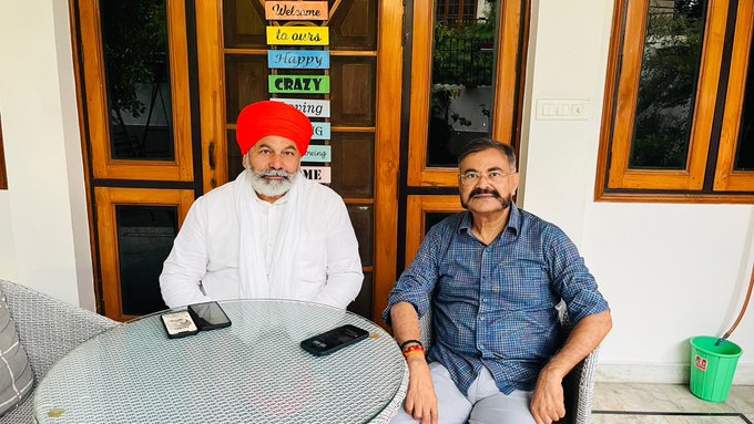 Uttar Pradesh News: Is a new political dish being cooked? Former DGP Prashant Kumar met farmer leader Rakesh Tikait