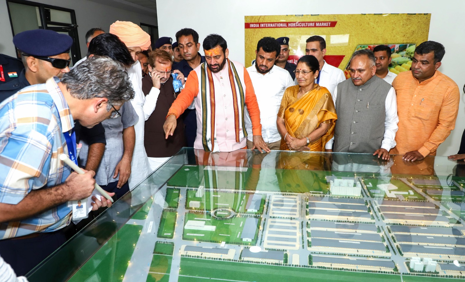 CM Nayab Singh Saini: गन्नौर में अंतरराष्ट्रीय बागवानी मंडी का निरीक्षण, सीएम सैनी ने कार्य में तेजी लाने के दिए निर्देश