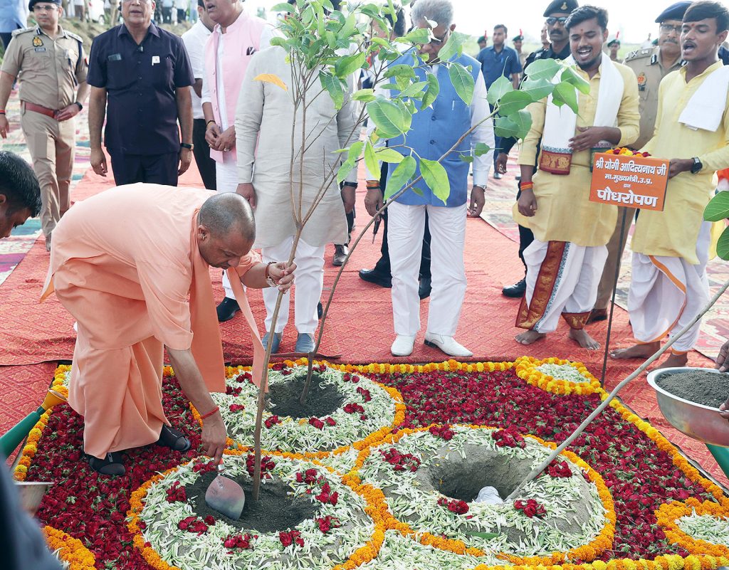 'Ek Ped Maa Ke Naam' Plantation Maha Abhiyan-2025: मुख्यमंत्री योगी ने जनप्रतिनिधियों से किया संवाद, पर्यावरण संरक्षण को बताया राष्ट्रीय जिम्मेदारी