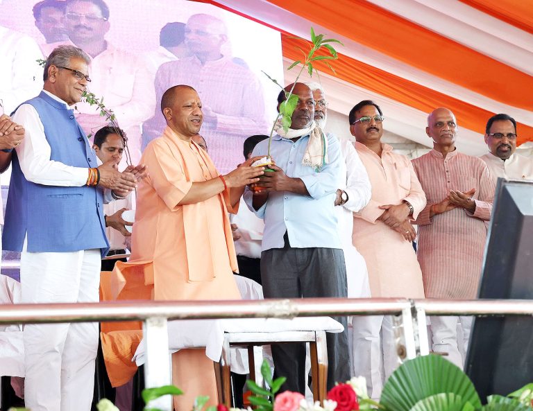 'Ek Ped Maa Ke Naam' Plantation Maha Abhiyan-2025: मुख्यमंत्री योगी ने जनप्रतिनिधियों से किया संवाद, पर्यावरण संरक्षण को बताया राष्ट्रीय जिम्मेदारी