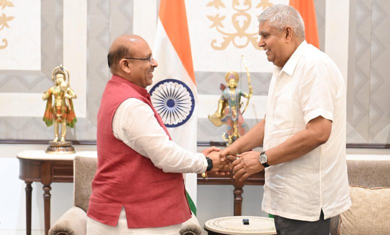 Delhi News: दिल्ली विधानसभा अध्यक्ष विजेंद्र गुप्ता ने उपराष्ट्रपति से की शिष्टाचार भेंट, डिजिटल, ग्रीन और विरासत पहलों की जानकारी दी