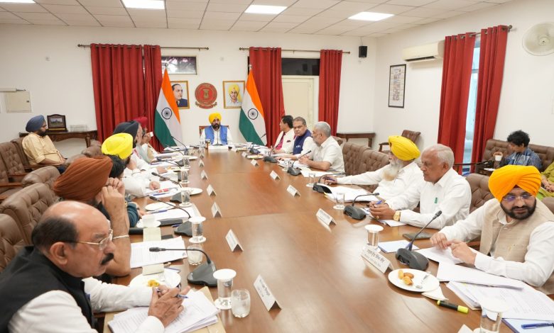 CM Bhagwant Mann: पंजाब में पवित्र ग्रंथों की बेअदबी पर अब कठोर सजा, मान सरकार का ऐतिहासिक कदम