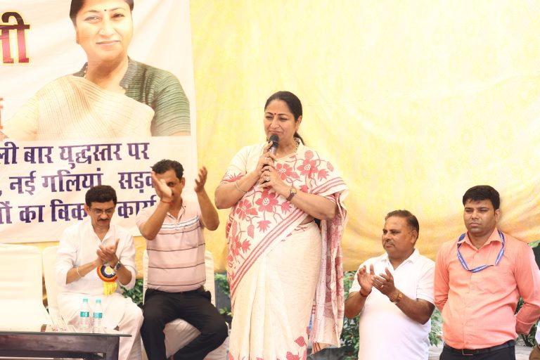 CM Rekha Gupta: झुग्गीवासियों के लिए राहत, दिल्ली सरकार ने पुनर्वास के लिए 700 करोड़ रुपये का बजट किया आवंटित