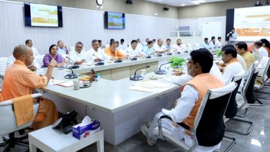 Uttar Pradesh News: सीएम योगी ने झांसी और चित्रकूट धाम मंडल के जनप्रतिनिधियों के साथ विकास कार्यों की प्रगति की समीक्षा बैठक की