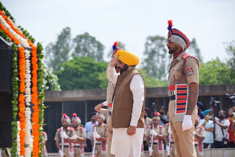 Kargil Vijay Diwas: सीएम भगवंत मान ने शहीदों को किया नमन, पूर्व सैनिकों को किया सम्मानित