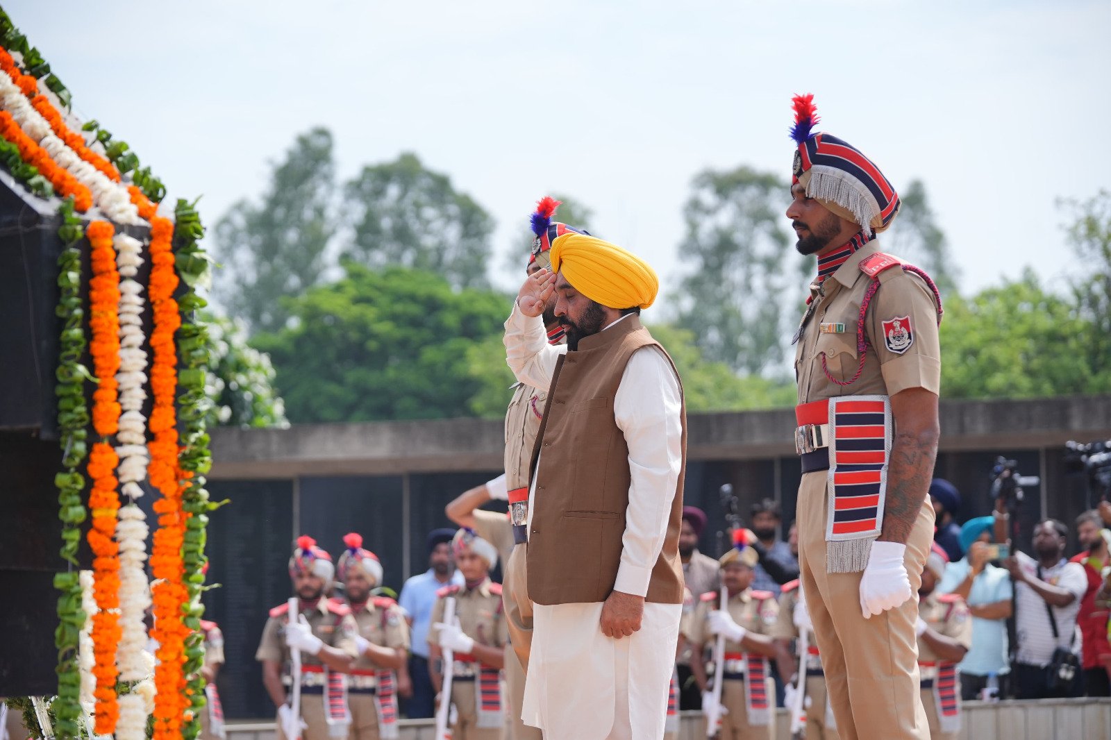 Kargil Vijay Diwas: सीएम भगवंत मान ने शहीदों को किया नमन, पूर्व सैनिकों को किया सम्मानित
