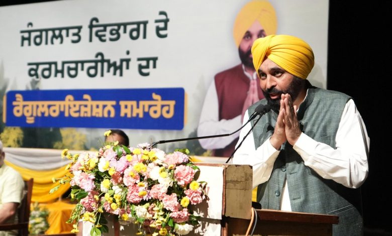 Chandigarh News: नियुक्ति पत्र वितरण समारोह में मुख्यमंत्री की बड़ी घोषणाएं, पिछली सरकारों पर साधा निशाना