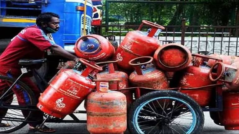 LPG Cylinder Price Cut: Good news for Delhiites! LPG gas cylinder prices reduced, know how much the prices have reduced