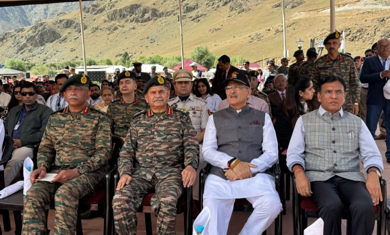 Union Minister Mandaviya, Army chief pay tributes to 1999 Kargil War heroes in Drass