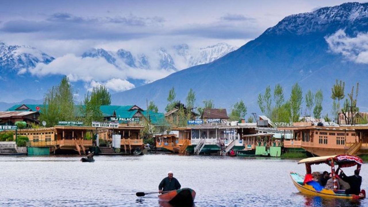 Srinagar Trip: पर्यटन का नया केंद्र बना श्रीनगर का लाल चौक, जानें घूमने की जगहें