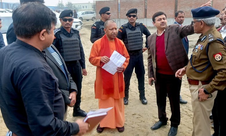 Cm Yogi Latest News: CM Yogi's Varanasi visit: Review of development works, meeting with the public!