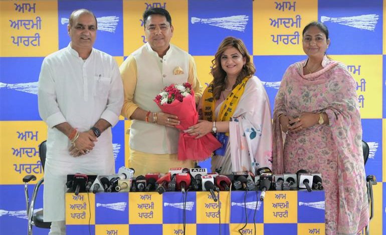 Punjab AAP: जालंधर की उद्यमी व समाजसेवी पूजा सिंह हुईं आप में शामिल