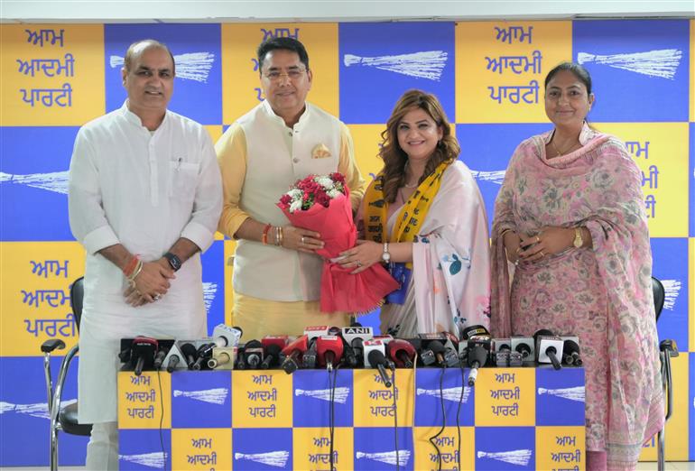 Punjab AAP: जालंधर की उद्यमी व समाजसेवी पूजा सिंह हुईं आप में शामिल