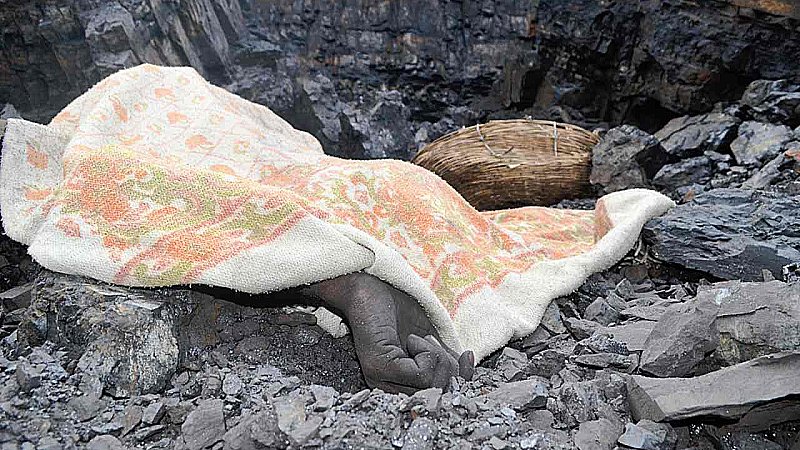 Jharkhand illegal mining accident: Shocking accident in Dhanbad! 9 workers died tragically due to mine collapse, many trapped