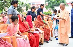 CM Yogi Latest News: CM Yogi's Janta Darshan at Gorakhnath Temple! Immediate action on every complaint, feedback is also mandatory