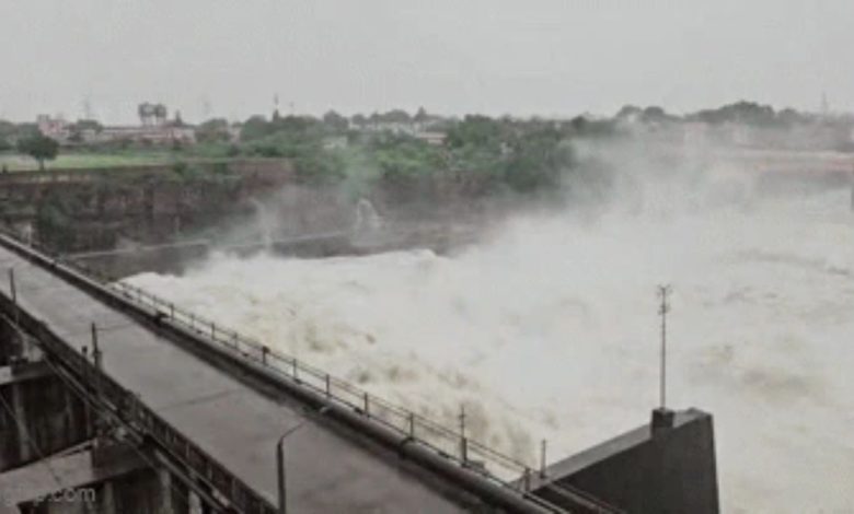 Rajasthan Weather Update: Danger of flood in Rajasthan! Gates of Kota Barrage and Jawahar Sagar Dam opened, alert on Chambal banks