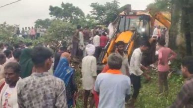 A heart-wrenching accident occurred due to the collapse of the school roof in Jhalawar, four innocent children died, many children were seriously injured...