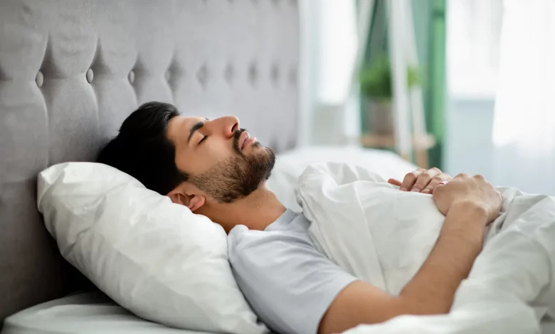 Right Sleeping Position: नींद की पोजीशन और सेहत का कनेक्शन, जानिए किस पोजीशन में सोना है आपके लिए फायदेमंद