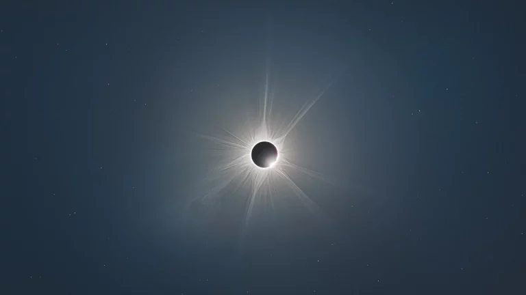 total-solar-eclipse-061801366-16x9