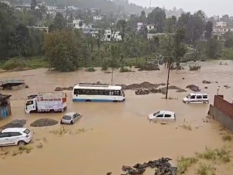 Monsoon Alert: Heavy rain wreaks havoc in Uttarakhand, schools closed in many districts, administration on alert