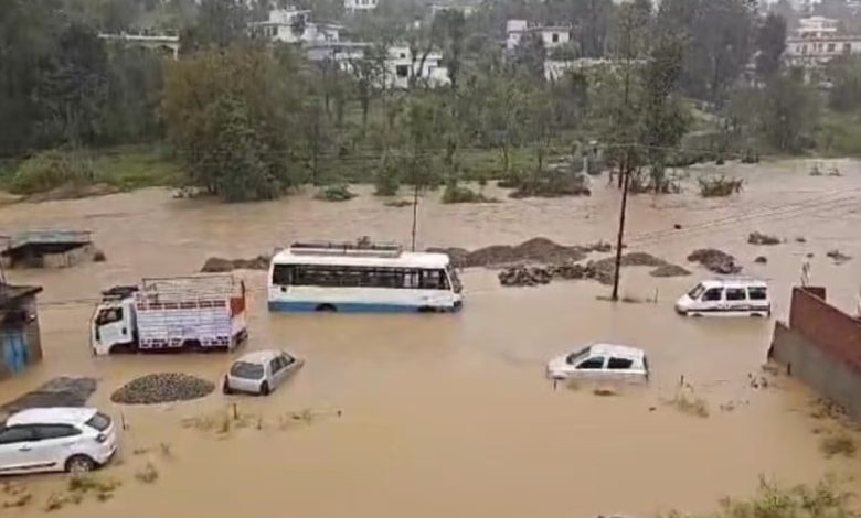 Monsoon Alert: Heavy rain wreaks havoc in Uttarakhand, schools closed in many districts, administration on alert