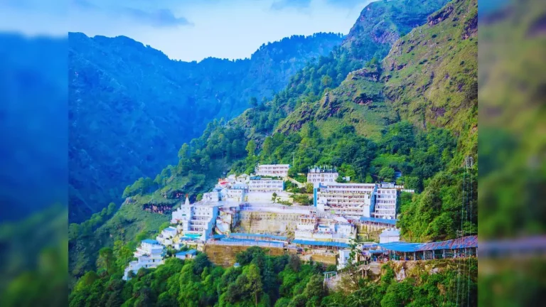 Vaishno Devi Yatra: Threat of natural disaster on Vaishno Devi Yatra, helicopter service also stopped, alert issued