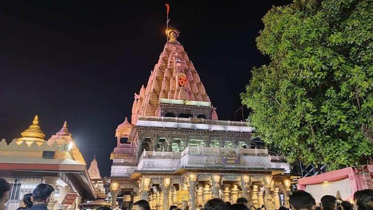 Sawan Somwar 2025: Ujjain was filled with Shiva on the last Monday of Sawan, Baba Mahakal was seen in divine form, Bhole's procession will come out in the evening