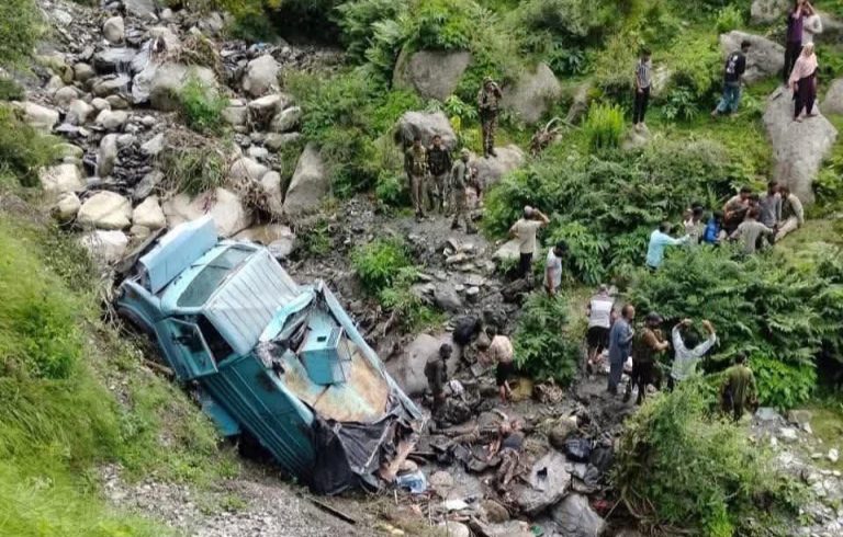 CRPF Vehicle Accident Udhampur: CRPF vehicle fell into a deep ditch in Udhampur, 2 soldiers died, 16 injured
