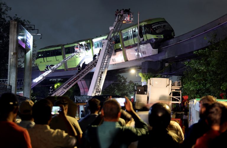 Mumbai Monorail Latest News: Monorail stuck on elevated track, AC off, situation horrific, panicked passengers ready to jump down