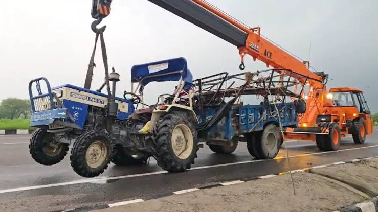 Bulandshahr Road Accident: Major accident on NH 34… Container hits tractor full of devotees, 8 dead, 43 injured