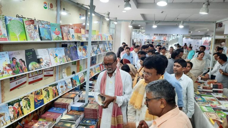 A unique book fair organized for the first time in Vidisha, special initiative for blind children