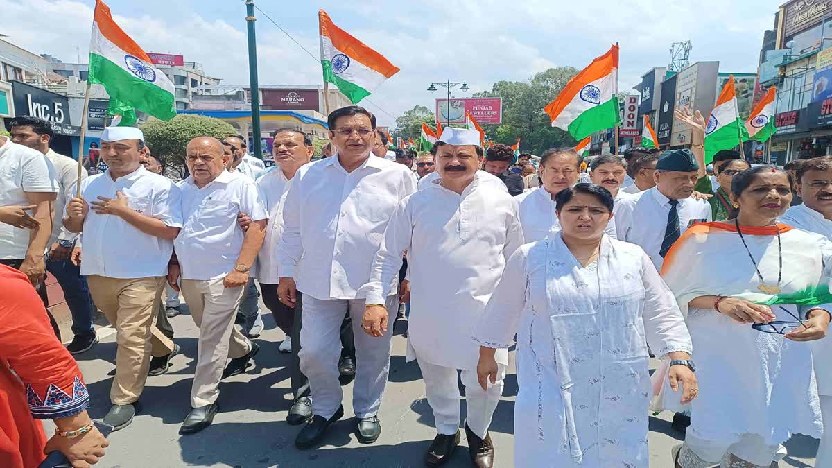 Congress marched to Raj Bhavan, cornered the government on law and order and disaster management