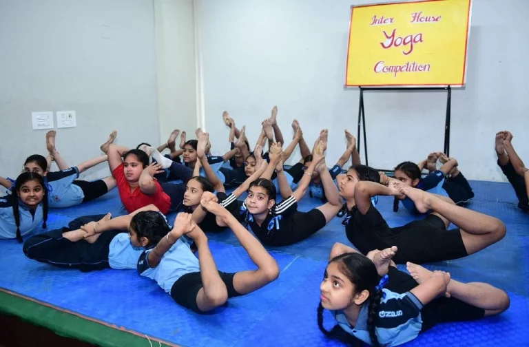 Inter-school Yoga Competition: Uttarakhand and Uttar Pradesh on one platform, 112 students showed dedication to yoga