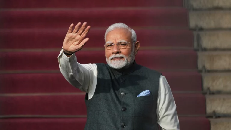 PM Modi Varanasi Visit: PM Modi gave a gift of 2200 crores to Varanasi, became emotional remembering the martyrs of Pahalgam