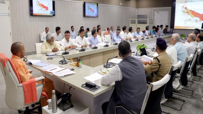 Uttar Pradesh News: UP CM held a meeting on flood relief, Rakshabandhan and future plans, gave important instructions