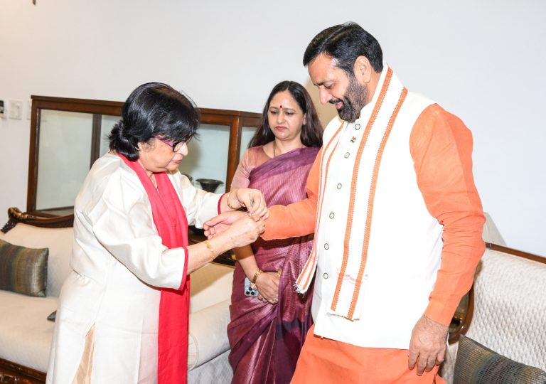 CM Nayab Singh Saini: रक्षाबंधन पर सौहार्द की मिसाल, हरियाणा राजभवन में पूर्व राष्ट्रपति, राज्यपालों और मुख्यमंत्री की आत्मीय भेंट