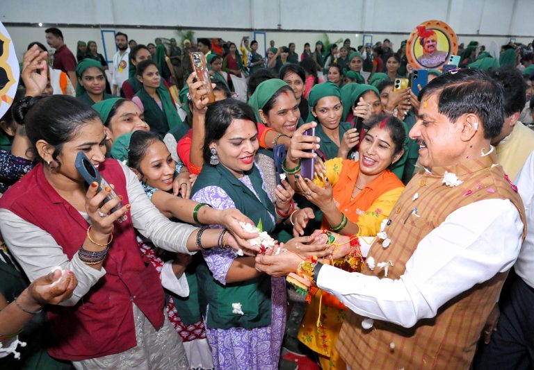 MP News: उज्जैन में मुख्यमंत्री डॉ. मोहन यादव ने बहनों संग मनाया रक्षाबंधन, विपक्ष पर साधा निशाना